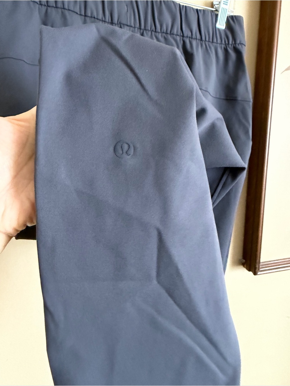 Lululemon On The Fly Pant in grey size 10 - Picture 13 of 13